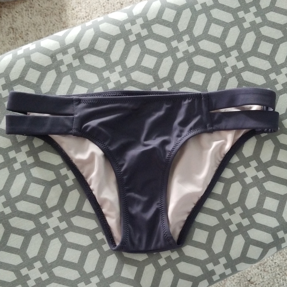 NWOT Shade & Shore Plum bikini bottoms